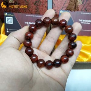 Vòng Tay Gỗ Sưa Đỏ 12 Ly 17 Hạt
