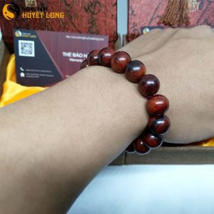 Vòng Tay Gỗ Sưa Đỏ 12 Ly 17 Hạt