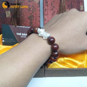 Vòng Tay Gỗ Sưa Đỏ 12ly Mix Tỳ Hưu Bạc 925