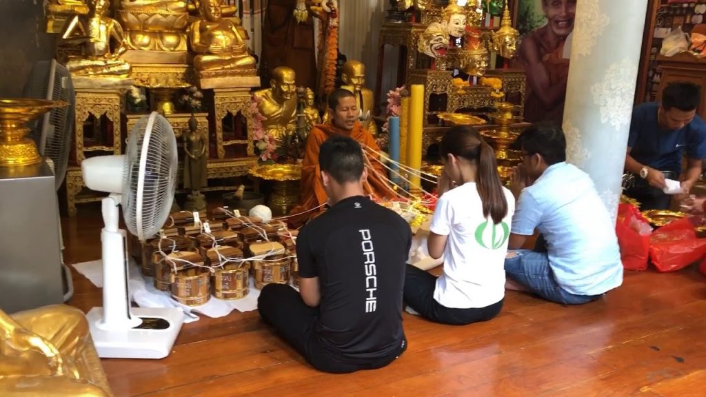 Video sư thầy trì chú vòng tay phong thủy huyết long