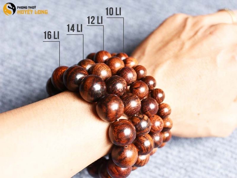 Vòng Tay Gỗ Sưa Đỏ 10 Ly 19 Hạt (Size Nữ) Vòng Tay Gỗ Sưa Đỏ 10 Ly 19 Hạt (Size Nữ)