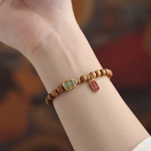 Vòng Tay Đàn Hương Đỏ Ấn Độ Mix Ngọc Hồ Lô May Mắn, Bình An, Tài Lộc, Vòng Tay Phong Thủy Linh Thiêng, Size 6mm Nữ